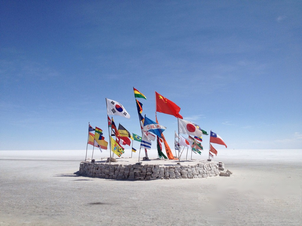 bolivianing-uyuni-banderas-1024x768.jpg